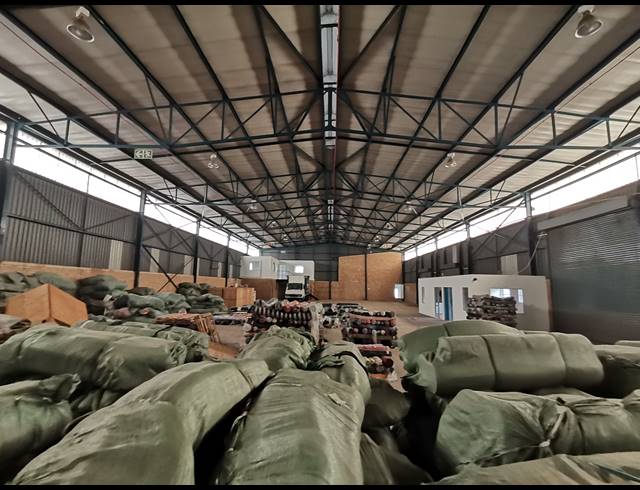 1,726M² WAREHOUSE TO LET IN JET PARK